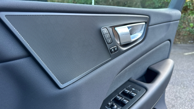 Volvo Xc60 2.0 T8 455 Recharge PHEV R DESIGN Pro 5dr AWD Auto Estate